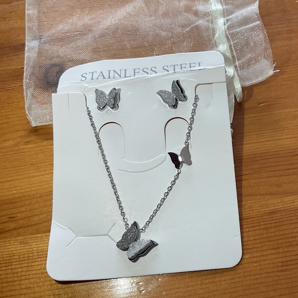 STAINLESS STEEL BUTTERFLY NECKLACE & EARRING SET NEW - Picture 3 of 8